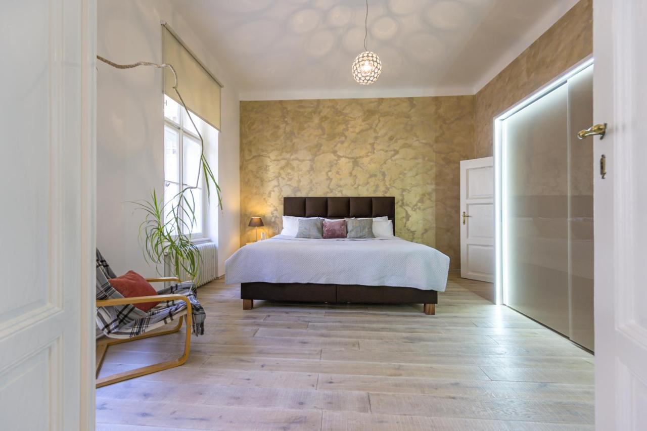 Wishlist Residences - Karlin Free Parking Apartment